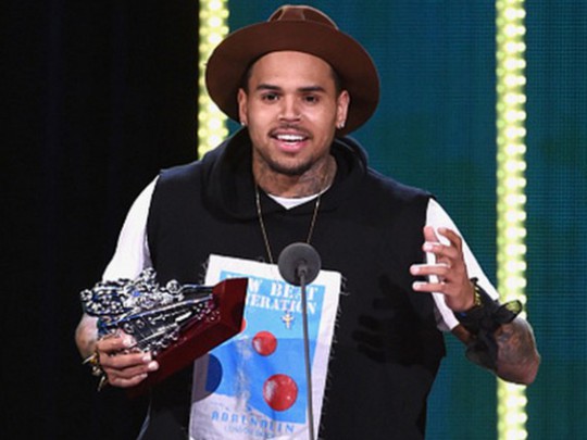 Chris-Brown-2014-Soul-Train-Awards-360nobs