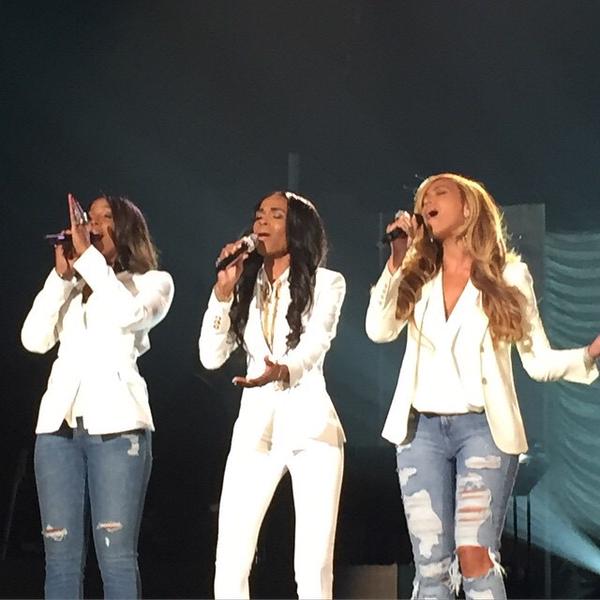 Beyonce-reunites-with-Destinys-Child-at-Stellar-Awards-2015-VIDEO