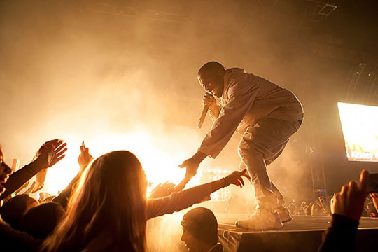 kanye-west-performs-all-day-and-black-skinhead-at-2015-billboard-music-awards-0