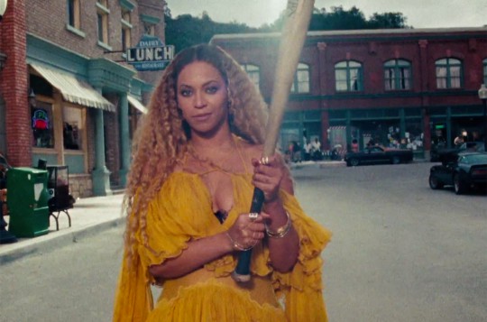 Beyonce-lemonade-hold-up-bat-2016-billboard-650-1548